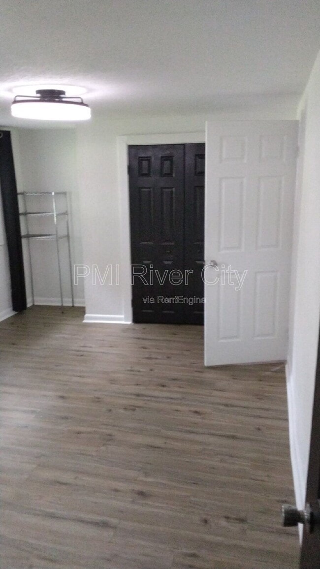 Building Photo - 8136 Siskin Ave