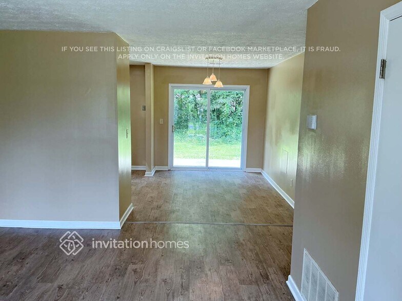 Building Photo - 2463 Mistletoe Ln SW
