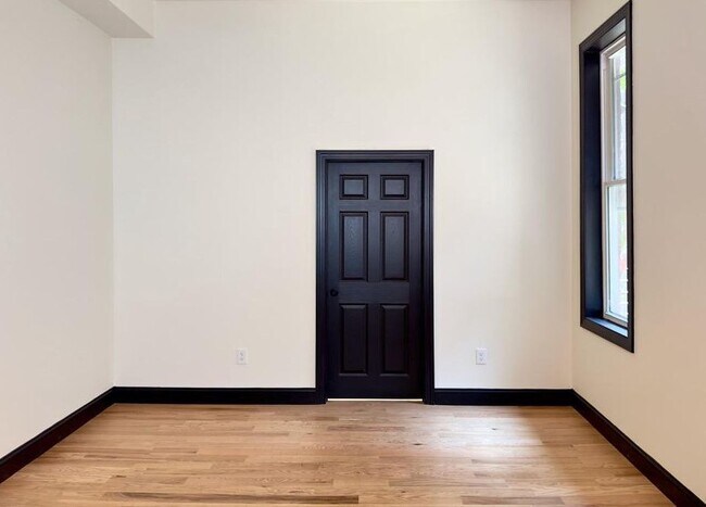 Building Photo - 709 N Duke St