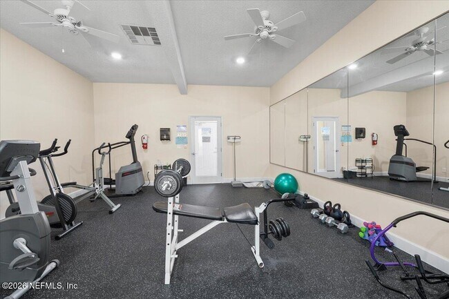 Building Photo - 8140 Sutton Pl N