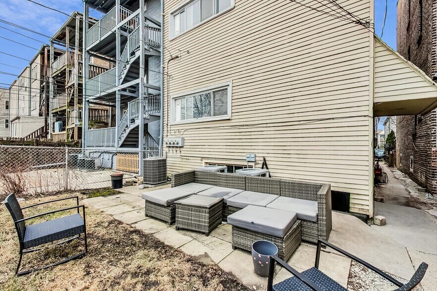 Building Photo - 3330 W Hutchinson St