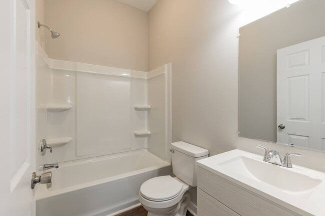 Building Photo - Amazing Three Bedroom Home!