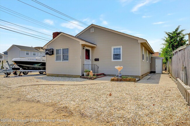 Building Photo - 209 5th Ave