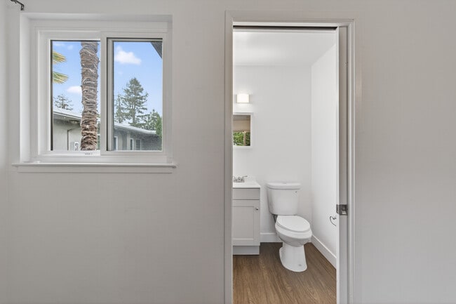 Building Photo - 3216 Delaware St