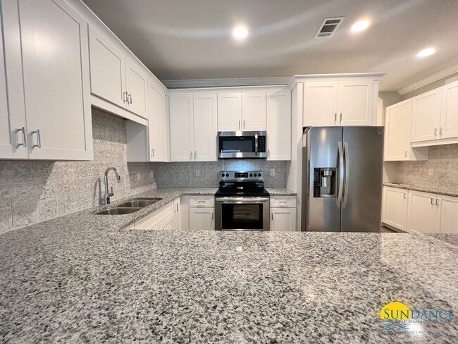 Building Photo - Custom Fort Walton Beach Townhouse in Gated Community!