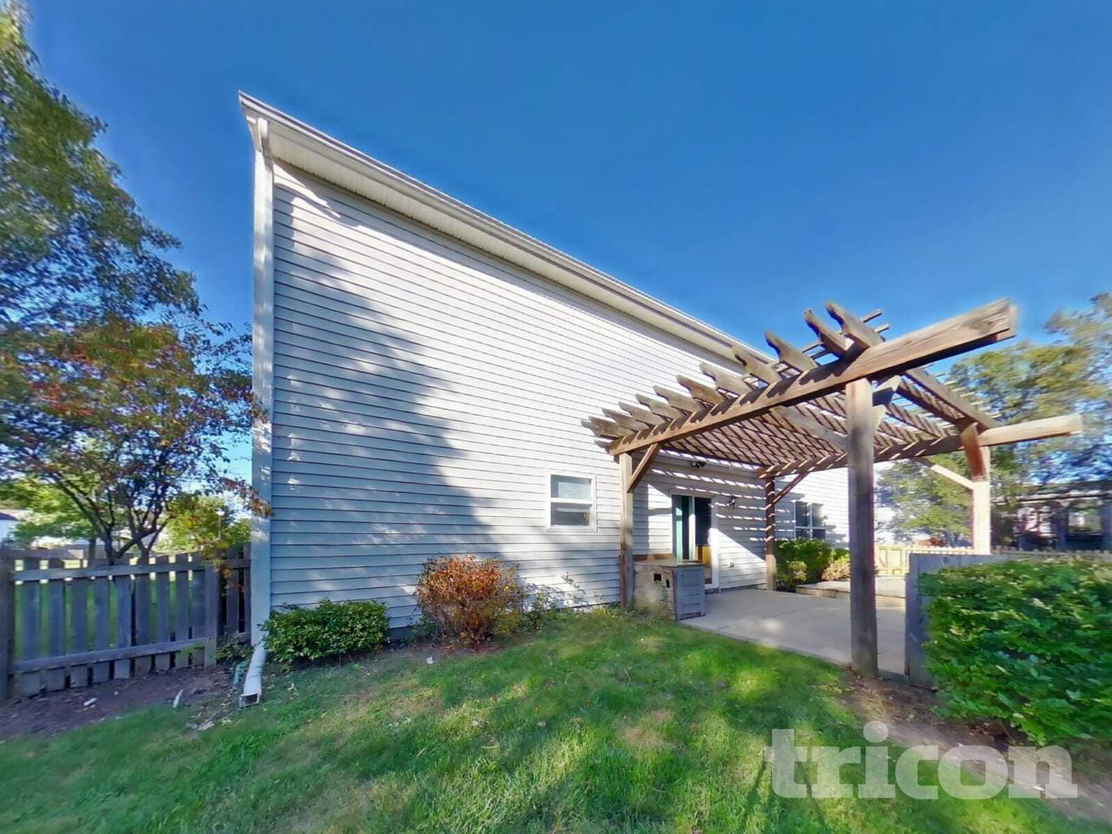 Building Photo - 6953 W Briar Park View