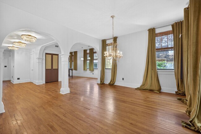 Building Photo - Stunning 4-bedroom home in Tampa! (Bonus room)