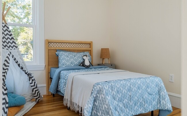 Building Photo - 87 College Ave