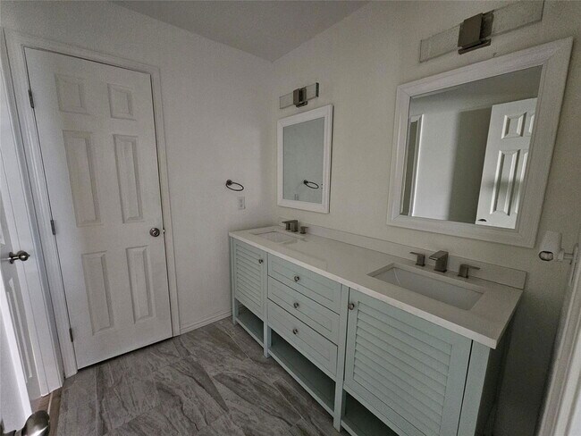 Building Photo - 105 E Wavy Oak Cir