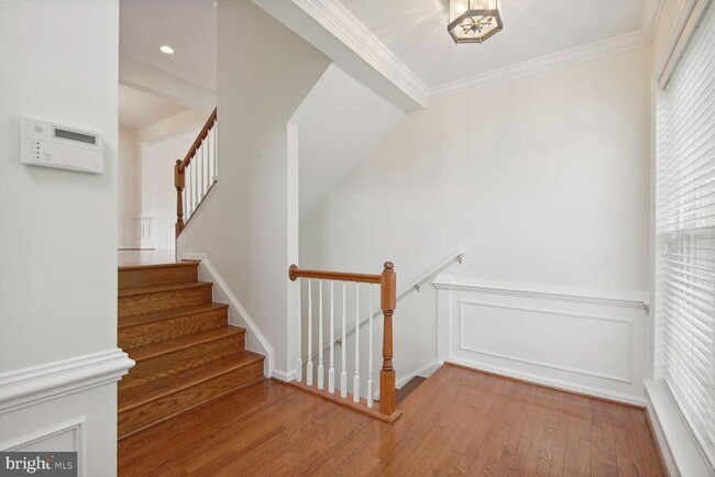 Building Photo - 15041 Clementine Way