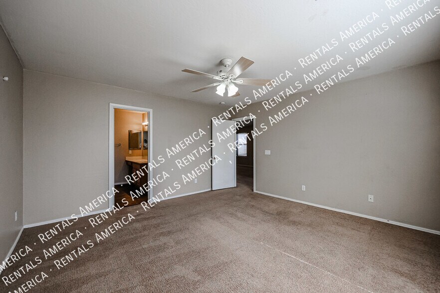 Building Photo - 6817 E Quiet Retreat