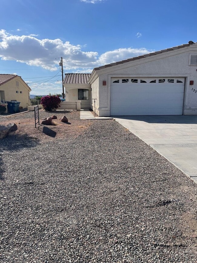 Building Photo - LAKE1335