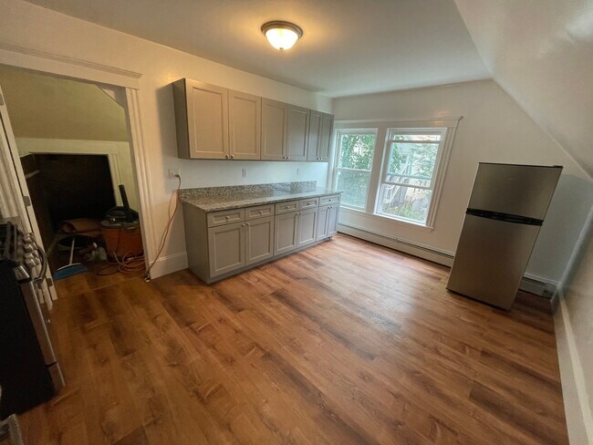 Primary Photo - 9 Crocker St