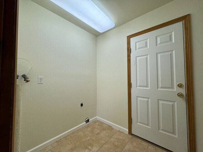 Building Photo - 2614 Palomar Pl