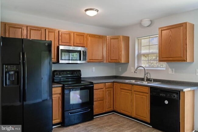 Building Photo - 430 Cedar Creek Dr