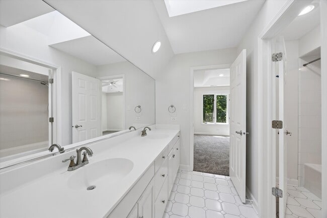 Building Photo - 9336 Falling Waters Dr W