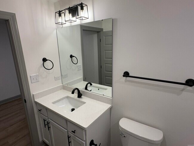 Building Photo - 501-Apt9 E 21st St