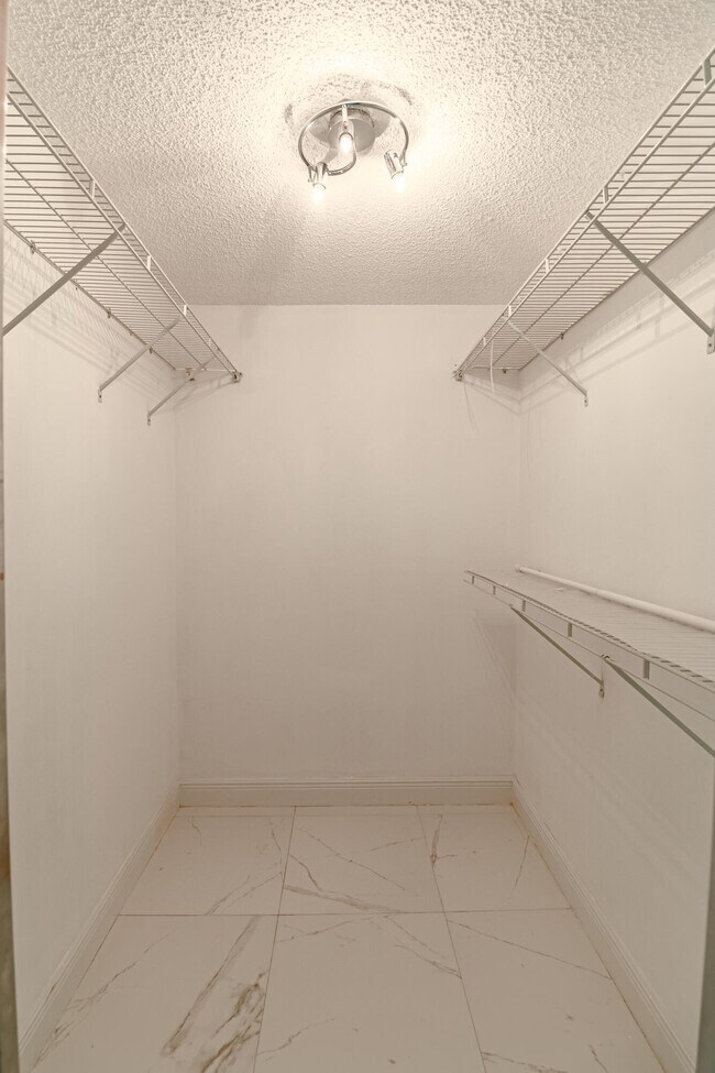Building Photo - 8129 Sedgewick Ct