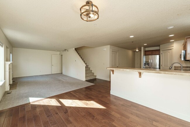 Building Photo - $1000 OFF MOVE IN SPECIAL - 4 Bedroom 2.5 ...