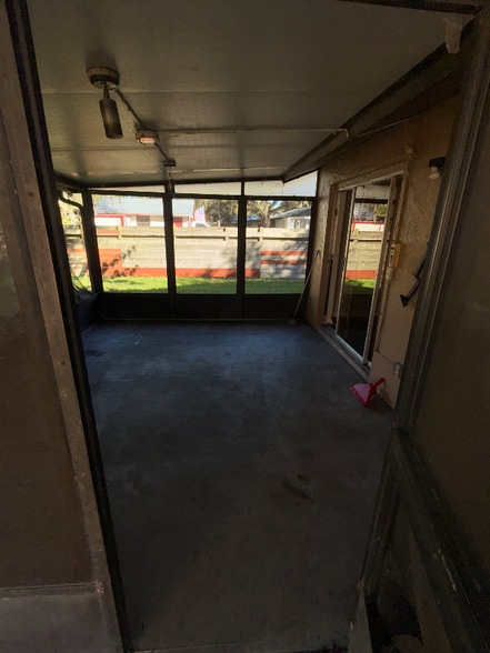 Building Photo - 68 Hardee St