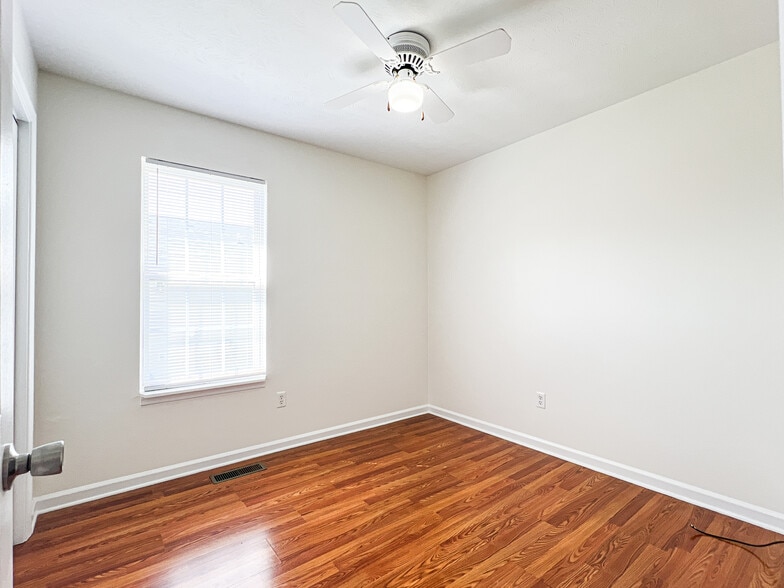 Bedroom 2 - 1451 N Delphine Ave