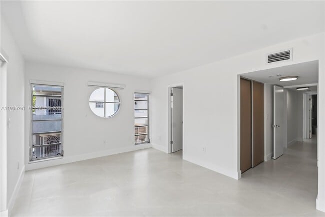 Building Photo - 3597 SW 17th St