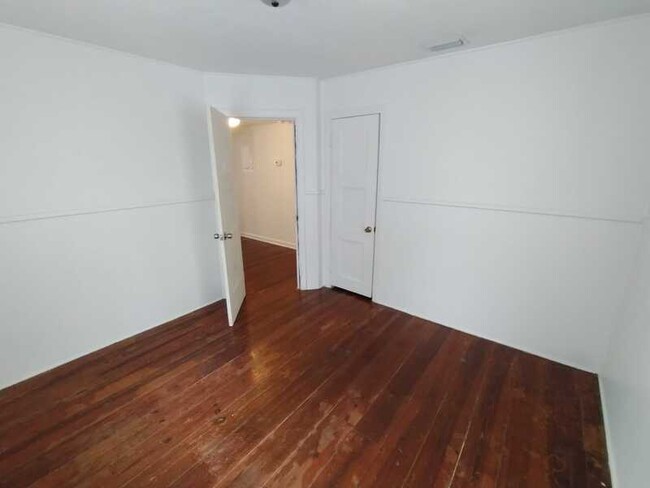 Building Photo - 5562 Lyle Ln