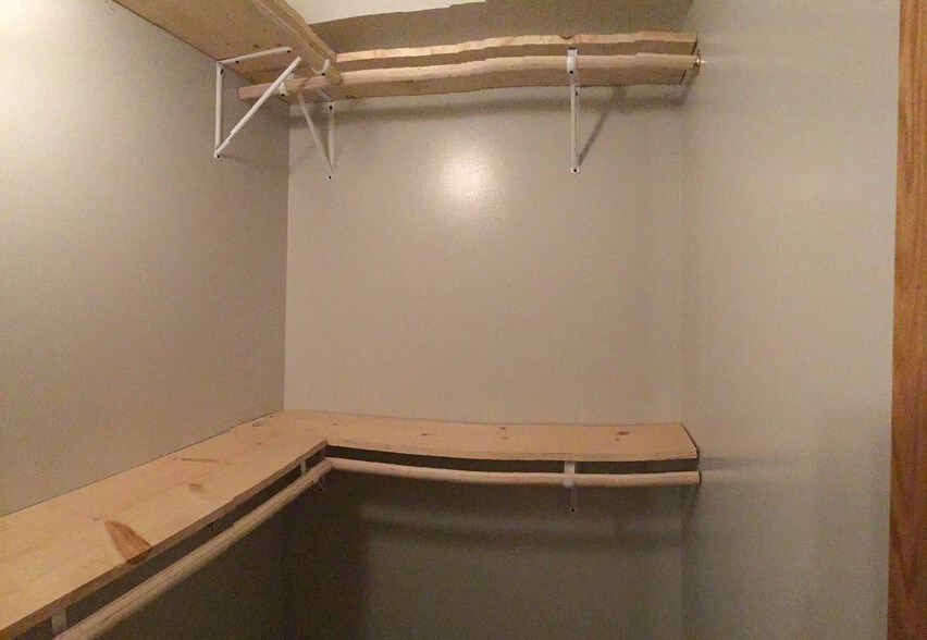 Great closets - 3121 S Harlem Ave