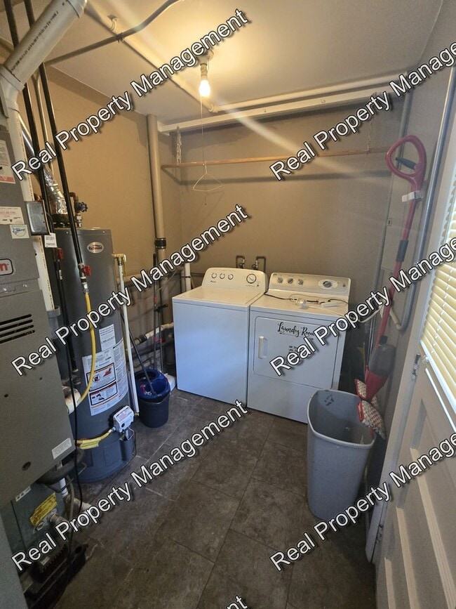 Building Photo - Three Bedroom Ranch