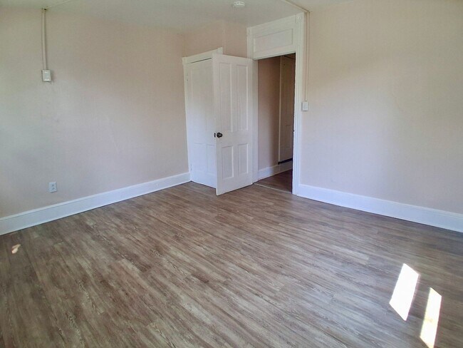 Building Photo - Spacious 4 Bedroom Home FOR RENT in Bridgeton NJ $2150