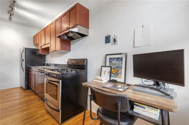 Building Photo - 741 Frederica St NE