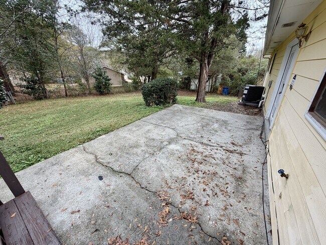 Building Photo - 6108 Deerfield Ct