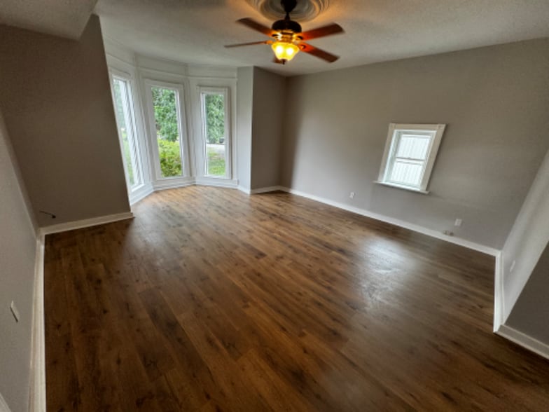 Building Photo - 4000 Glady Rd