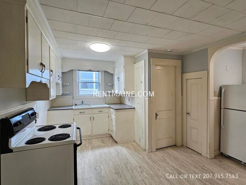 Building Photo - 45 Oxford St