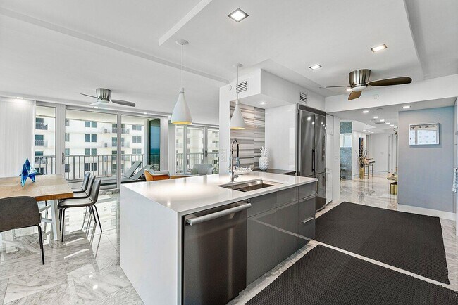Building Photo - 3211 S Ocean Blvd