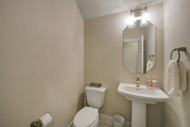 Building Photo - 23610 Iris Field Ct