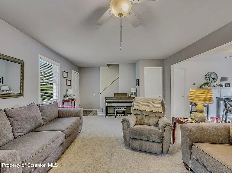 Building Photo - 121 Fern Way