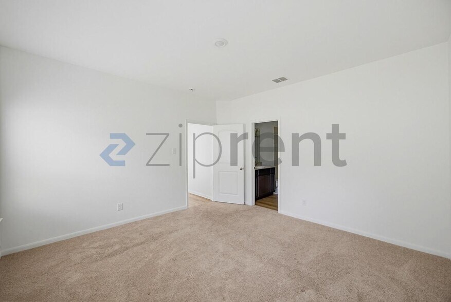 Building Photo - Unit