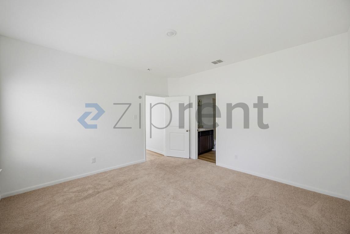Building Photo - Unit