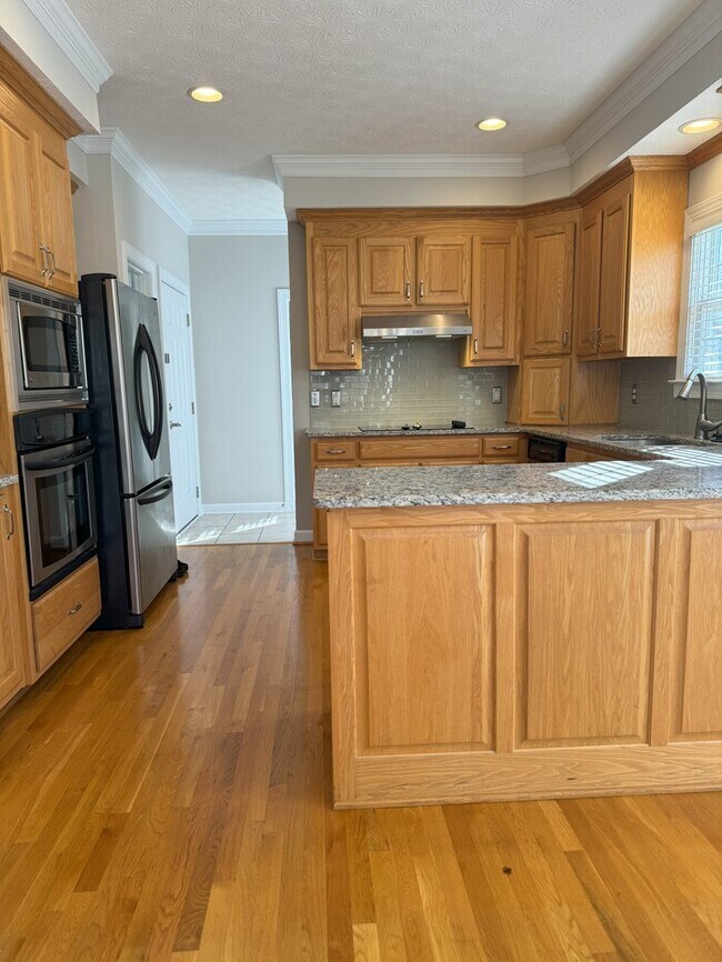 Building Photo - Port Warwick Luxury attached Home End Unit