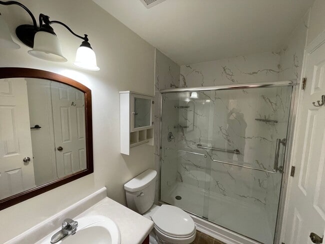 Building Photo - 2406 Bowen St