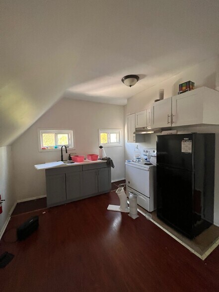 Building Photo - 68 W 24th St