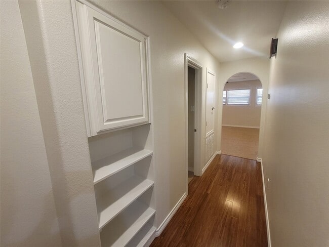 Building Photo - 107 Avalon Way