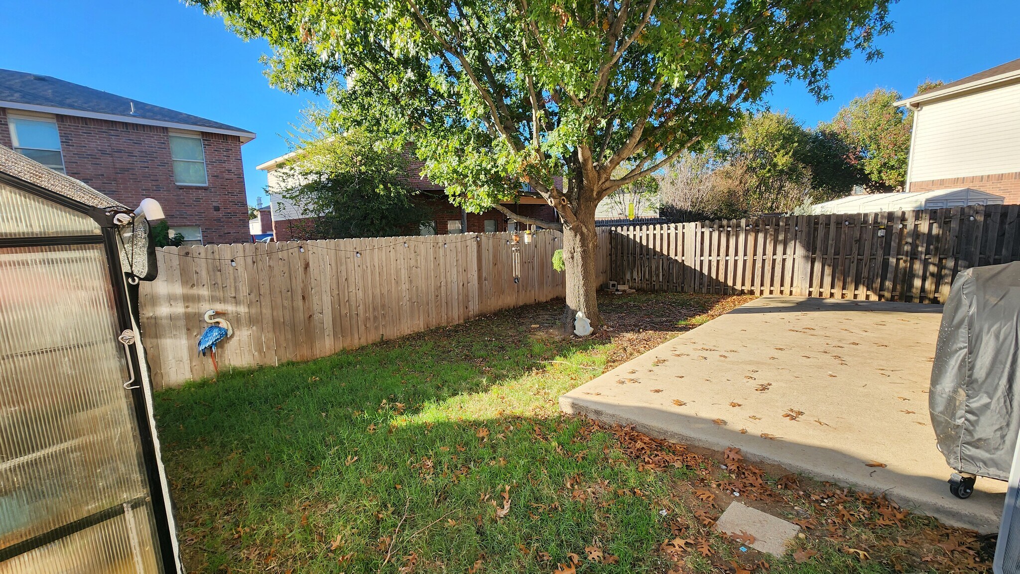 Building Photo - 16125 Hollyhill Ct