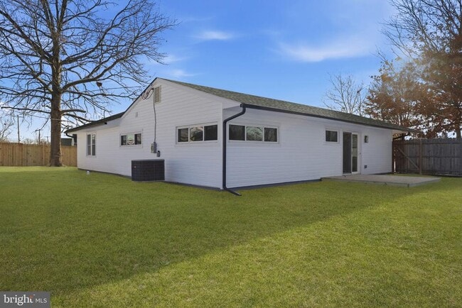 Building Photo - 68 Daffodil Ln