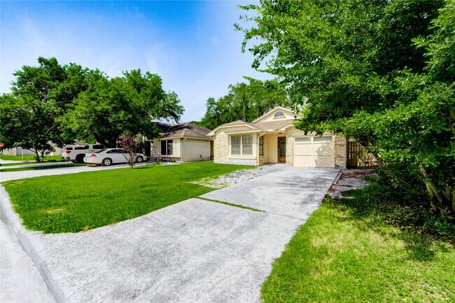 Building Photo - 5207 Beaverhill Dr