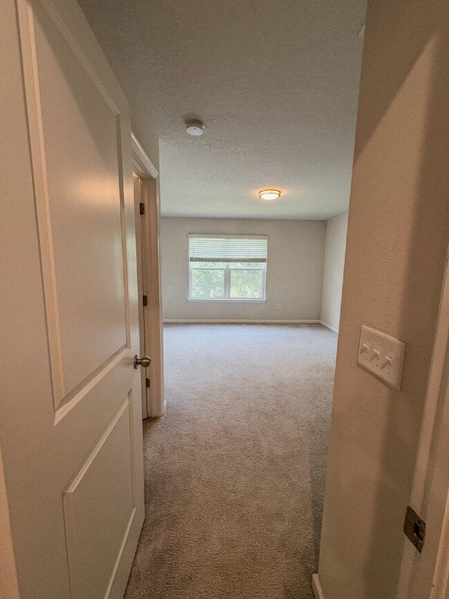 Building Photo - Spacious 3-Bedroom Townhome with garage  i...