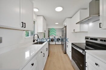 Building Photo - Charming Single-Story Retreat in a Quiet Kent Neighborhood!