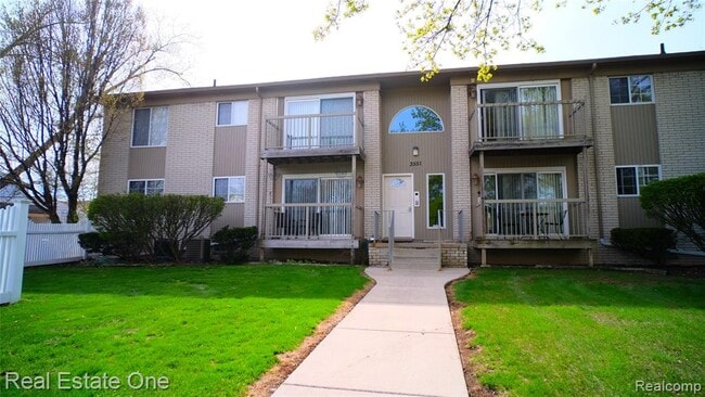 Building Photo - 3551 W 14 Mile Rd