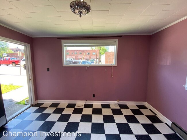 Building Photo - Studio, 0.5 bath House - 110 East Court St.